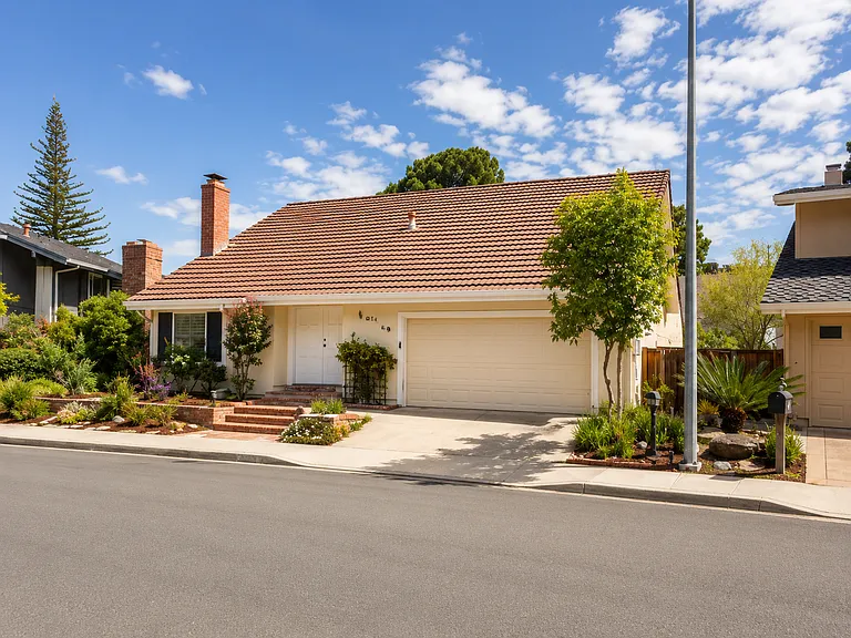 3650 Annandale Ct — Photo 2