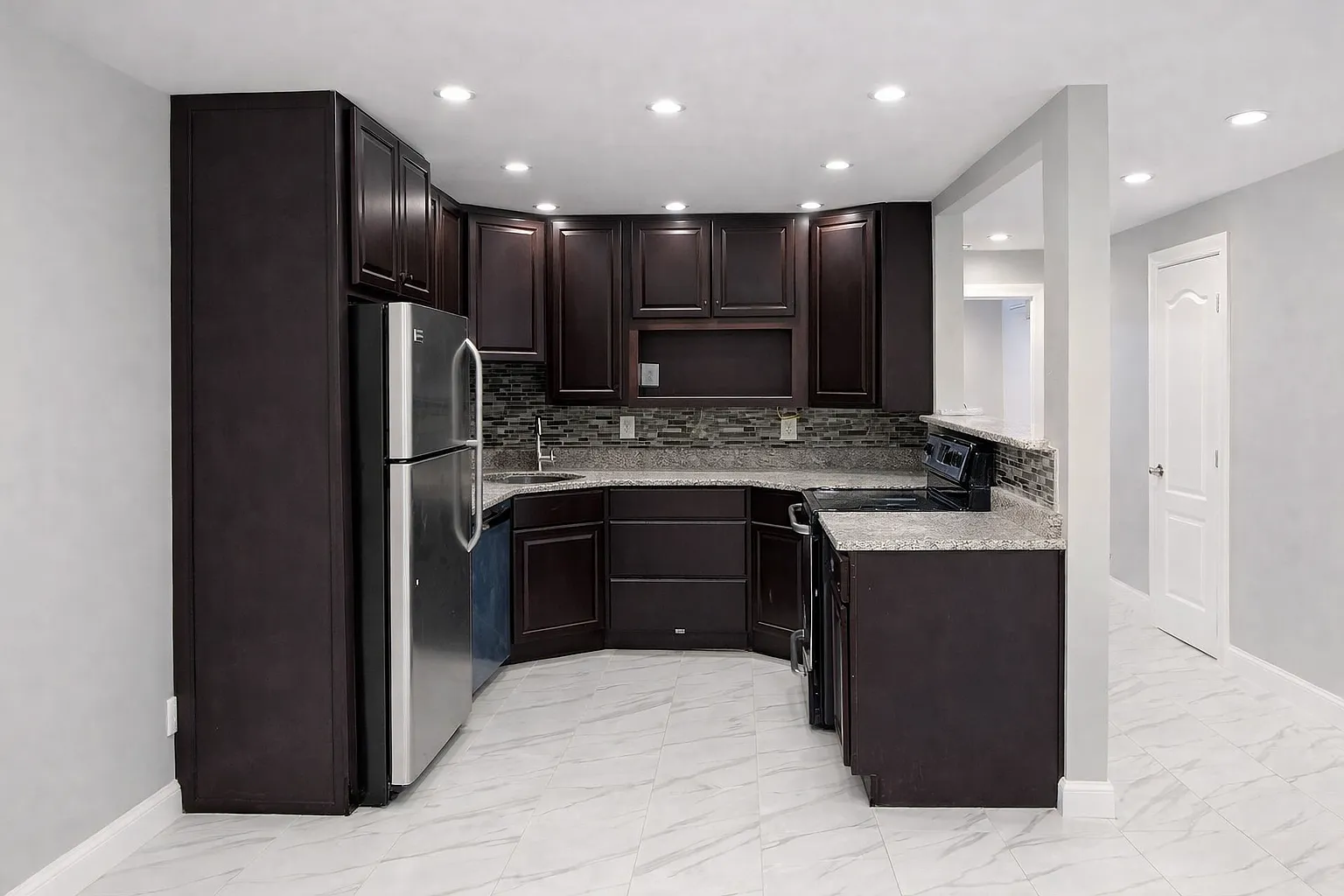 2 bed, 1000 sqft, $2,200 — Photo 1