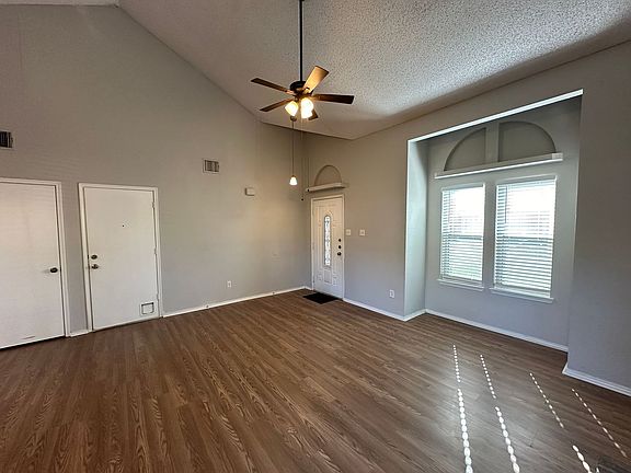 5th image of 213 Cutting Horse Ln
