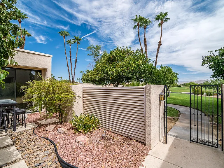 645 Hospitality Dr — Photo 16