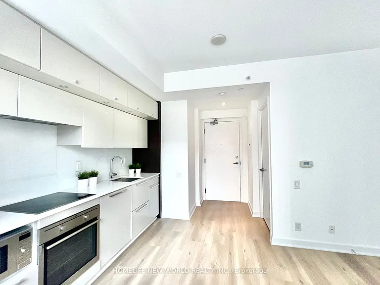 15 Grenville St #2504 — Photo 2