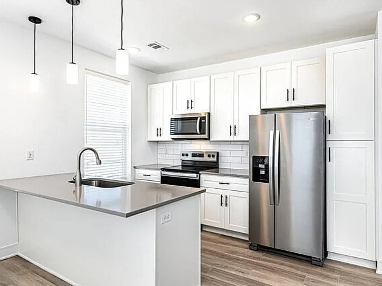 45 at Creekside Apartments Phase 1 — Photo 1