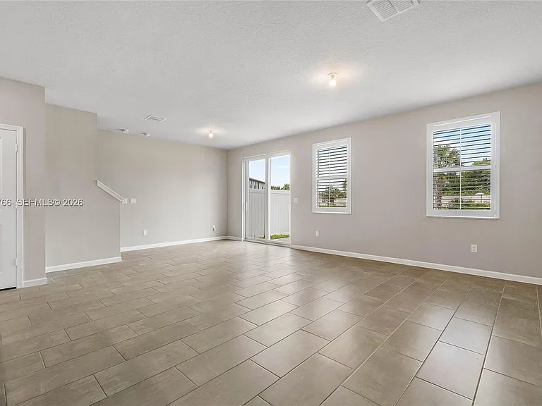 1649 Lindley St #1649 — Photo 7