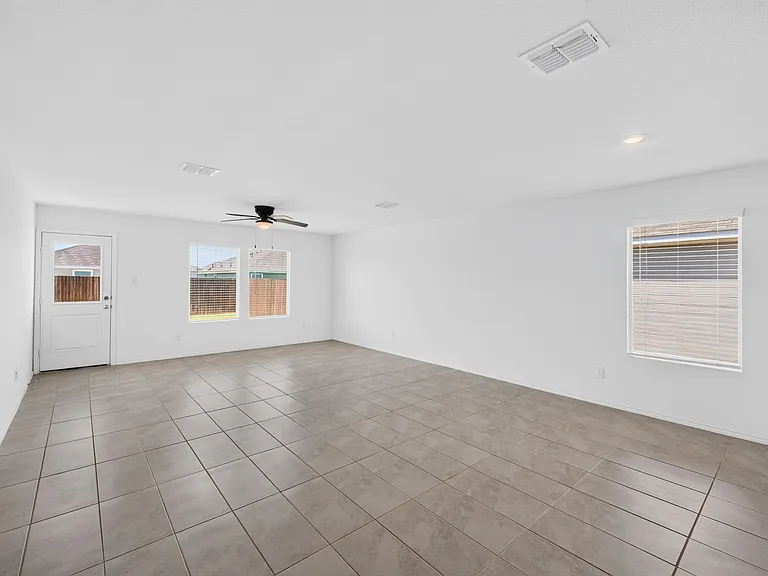 320 Dewberry St — Photo 4