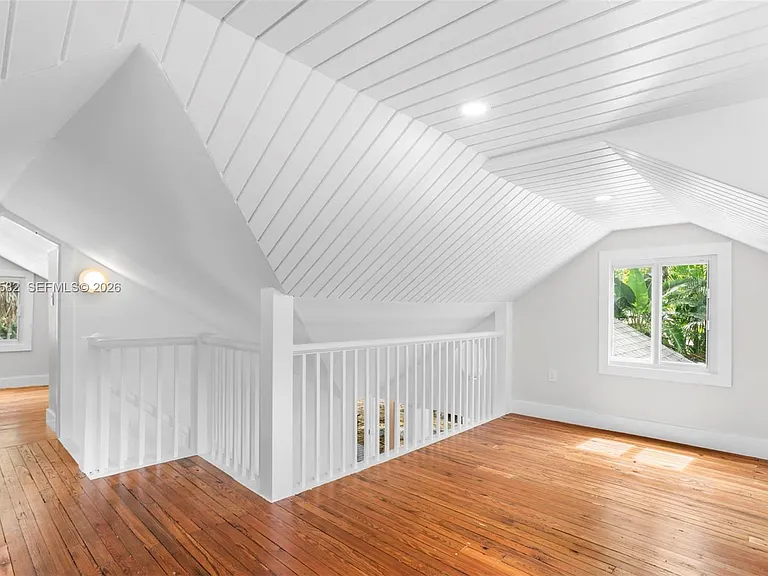 3945 Loquat Ave — Photo 32