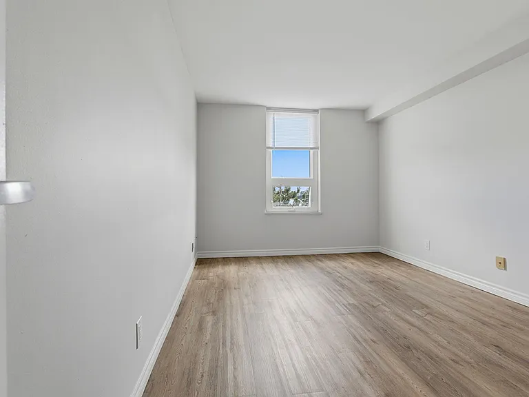 8325 Riverside Dr E — Photo 20