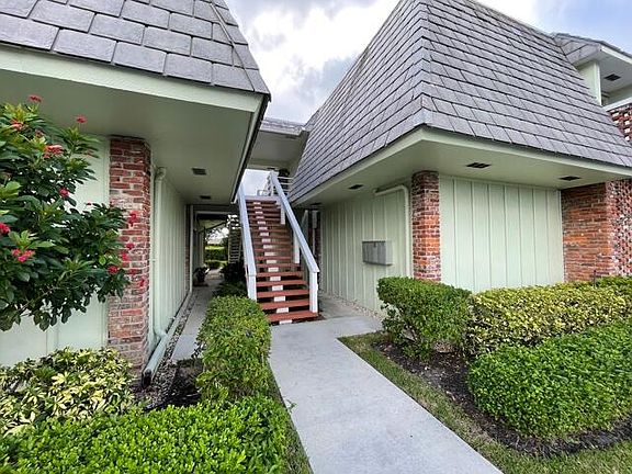 3rd image of 324 Orange Tree Dr APT 2