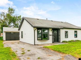 1318 Lindwood Dr, Carter Lake, IA 51510