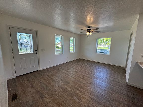 3rd image of 750 W 3rd St