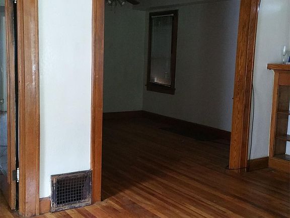 3rd image of 5442 Highland Ave
