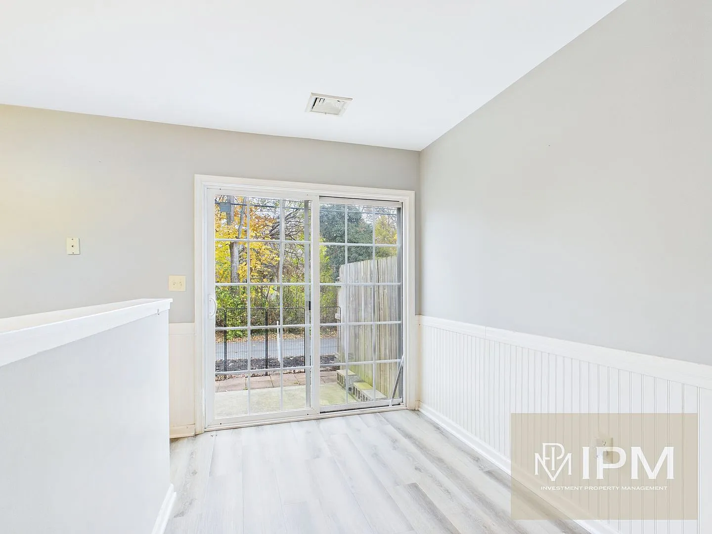 Bright 2 Bed, 1.5 Bath Townhome in New Cumberland! — Photo 4