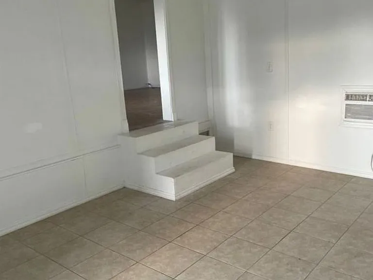 35229 Orange Grove Ln — Photo 2