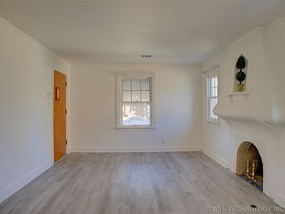 2nd image of 707 S Knoxville Ave