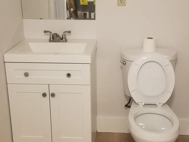 Lower level 1/2 bath