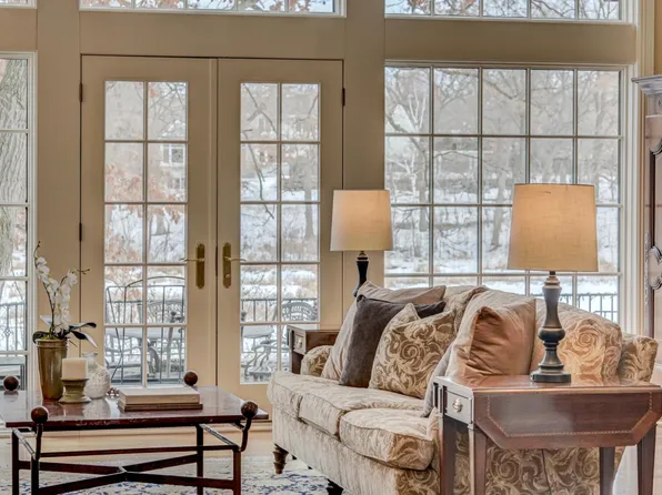 7 Bent Tree Ct, North Oaks, MN 55127