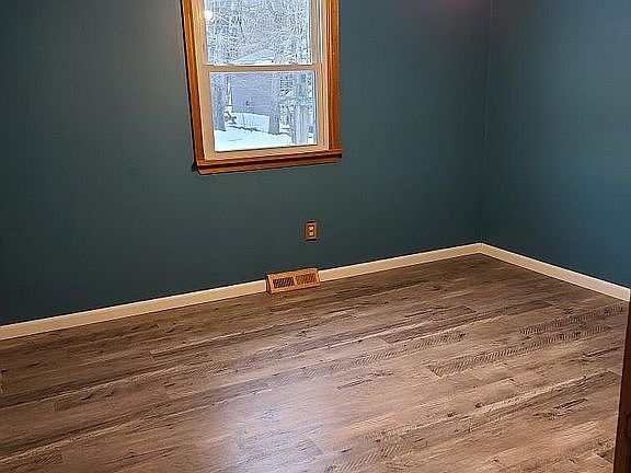 3rd image of 949 Villa Sites Ave