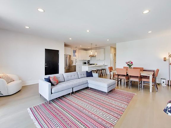 4th image of 5553 N Clark St #301