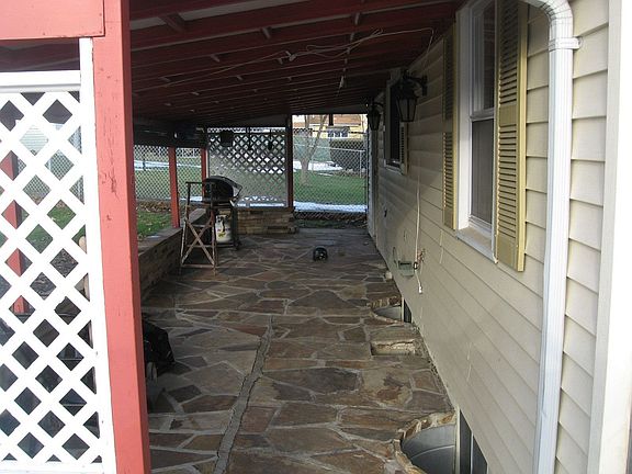 4th image of 431 Vine St
