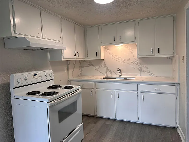 2516 Ivy St — Photo 8