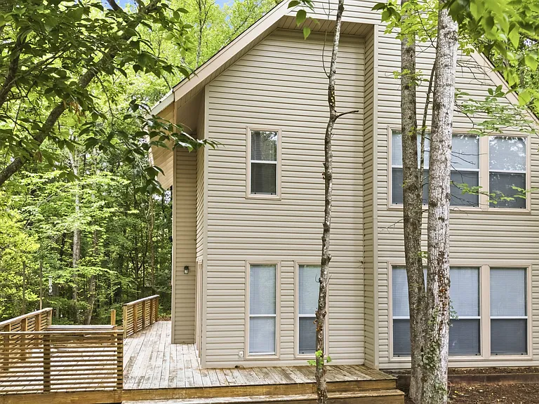 379 Butternut Dr — Photo 2