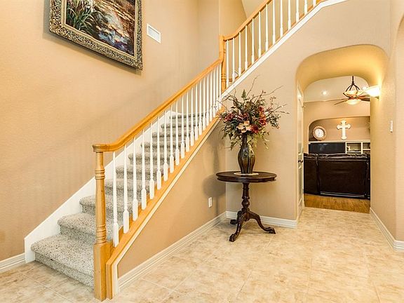 Large open entry into beautiful 3 bedroom 2.5 bathroom home!