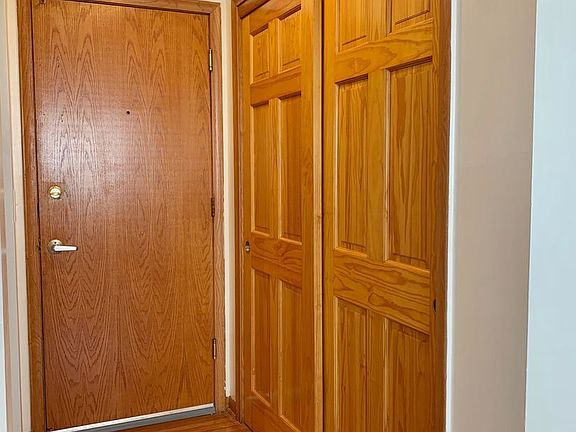 5th image of 615 E 18th St #8859009