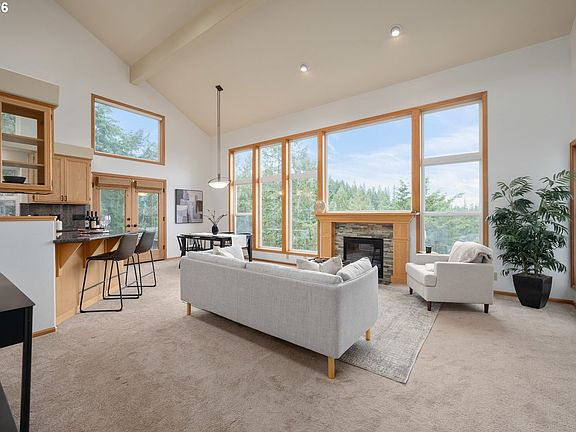 5th image of 653 Brookside Dr