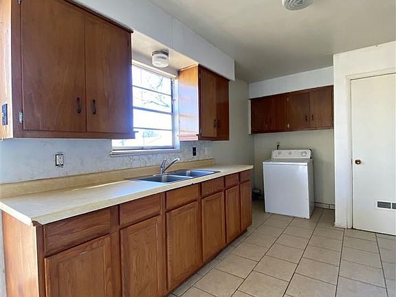 5th image of 1209 Mora St