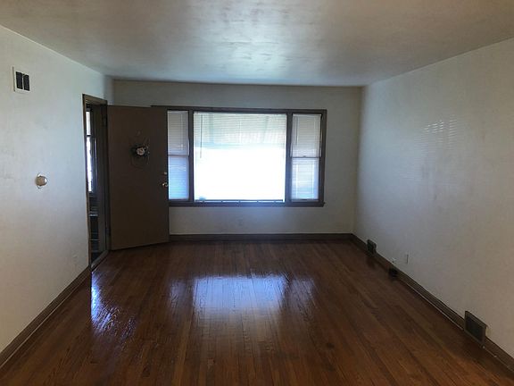 4th image of 3954 N Sherman Blvd Unit 1