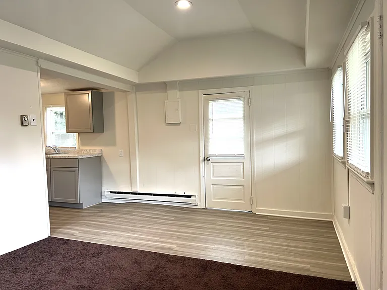 21 Maple Ave — Photo 6