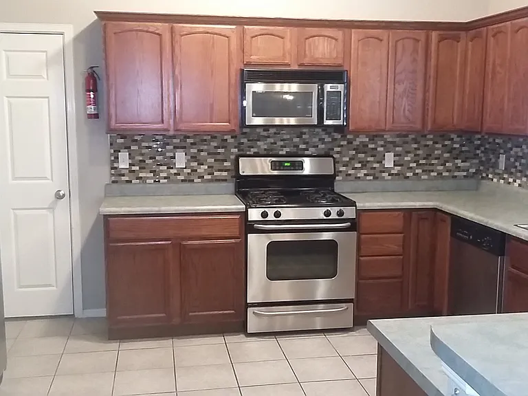 806 Elsa Ct — Photo 3