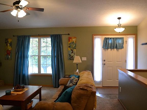 4th image of 1212 Valley Dr