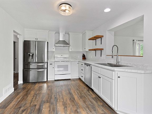 3rd image of 1303 Garland St