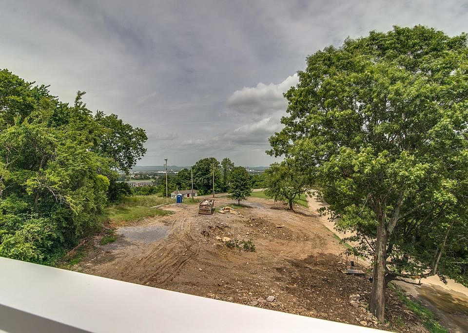 2nd image of 6112 Hill Cir
