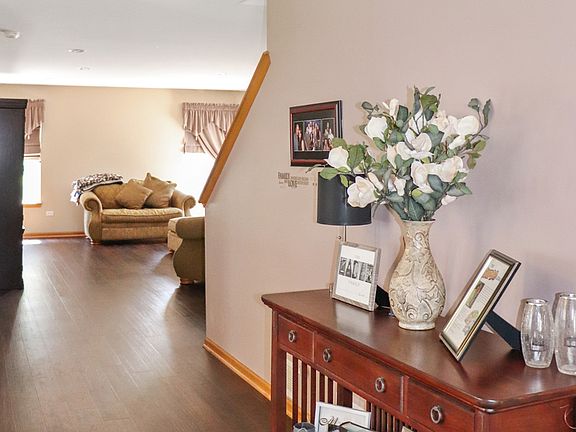 3rd image of 1011 Butterfield Cir W