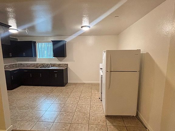 4th image of 403 W 105th St