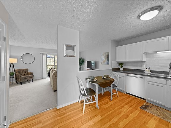 5th image of 9955 Beverly Ln