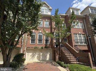 1533 N Colonial Ct, Arlington, VA 22209