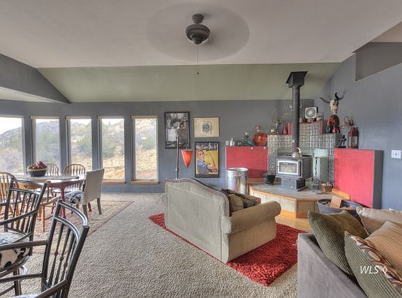 3rd image of 264 Stephen Dr