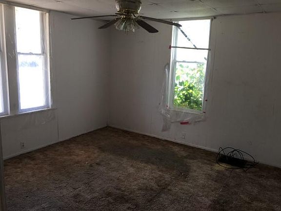 4th image of 1705 NE Jefferson Ave