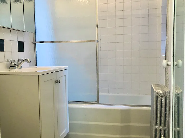4350 N Ashland Ave — Photo 7