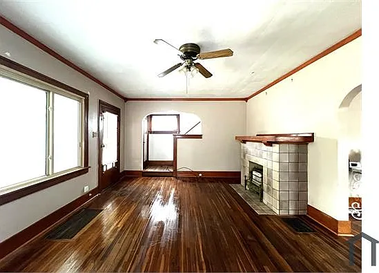 547 E Streicher St — Photo 13
