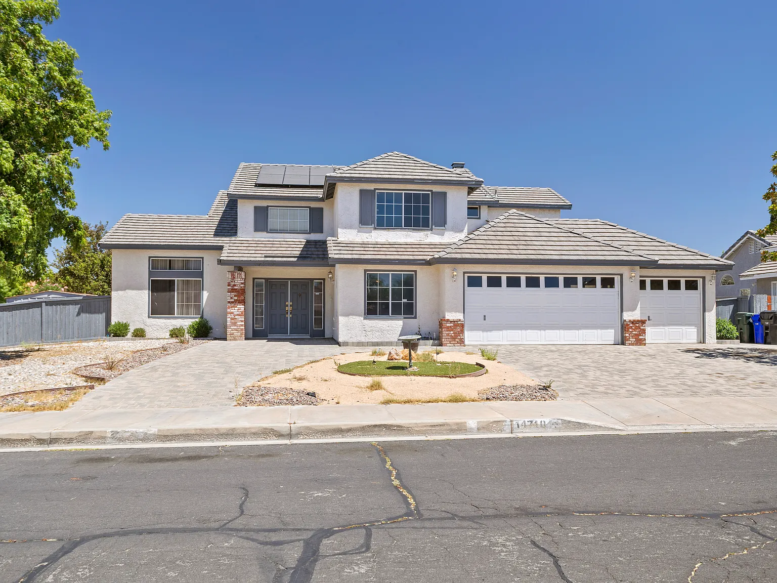 6 bed, 2546 sqft, $3,189 — Photo 1