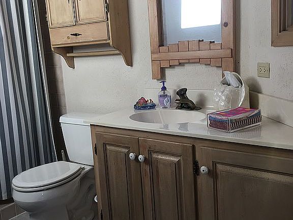 Pool House Full Bath