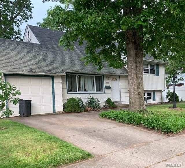 302 Deauville Blvd, Copiague, NY 11726 Zillow