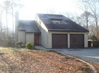 14 The Trl, Hampton Bays, NY 11946