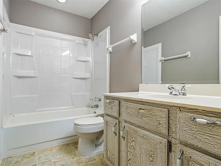 1009 Knights Bridge Ct — Photo 12
