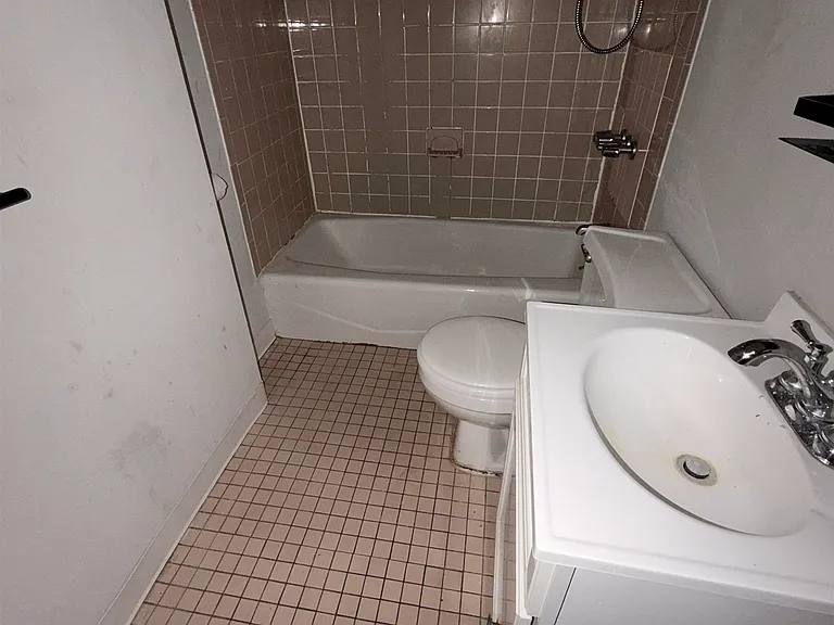811 Washington St #BASEMENT — Photo 17