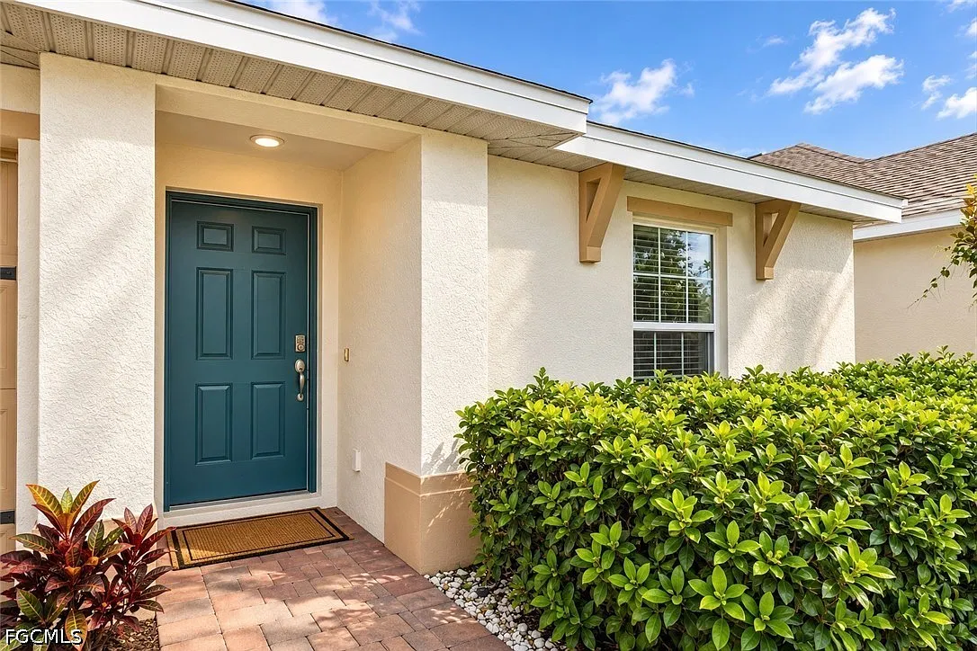 4 bed, 2.0 bath, 1499 sqft, $2,300 — Photo 4