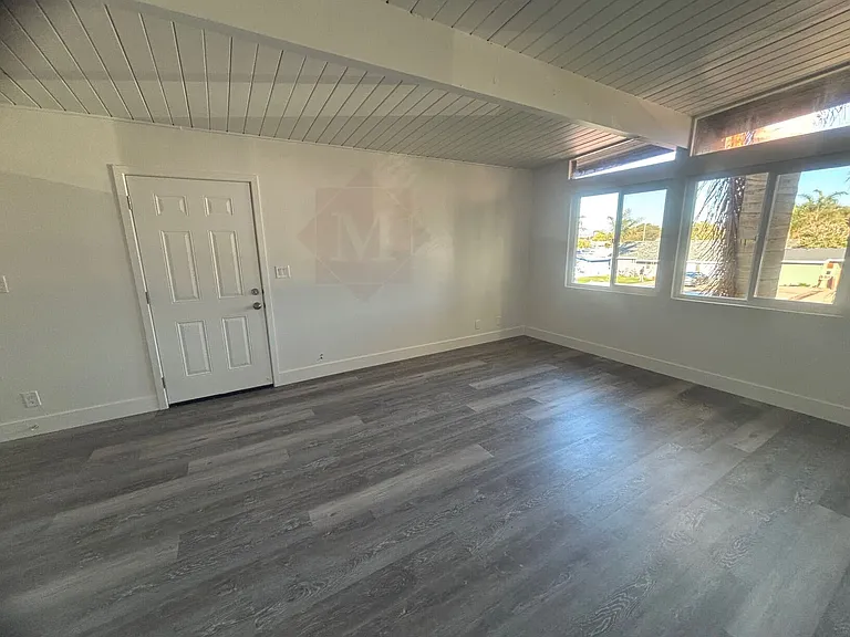 221 N North St #D — Photo 5